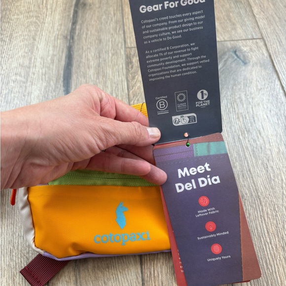 NEW Cotopaxi Del Dia Colorful Fanny Hip Pack Crossbody Running Small NWT - Picture 11 of 13